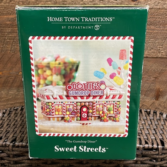 Department 56 "Dottie's Gumdrop Diner" Lighted Christmas 2004 COLLECTIBLE - Picture 10 of 13